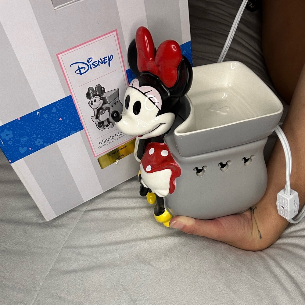 Brand new Scentsy Disney wax warmer
